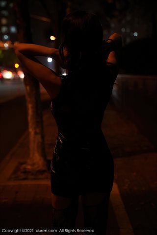 [XiuRen] No.3785 Model Lan Xia Akasha Beijing foto perjalanan rok kulit dengan suspender kosong sutra hitam menunjukkan foto - 0003.jpg
