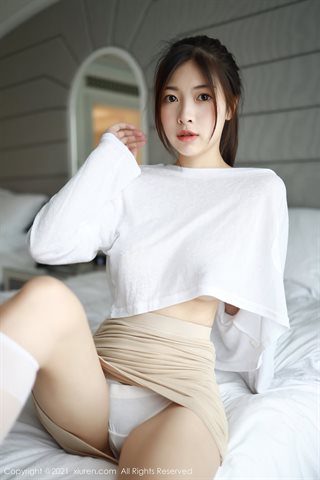 [XiuRen] No.3792 모델 내일 꽃 복숭아 마카오 여행 촬영 엉덩이와 아름다운 다리를 보여주는 짧은 치마가있는 얇은 반투명 흰색 T 유혹 사진 - 0022.jpg