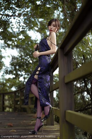 [XiuRen] No.3794 美しいお尻と美しい脚の誘惑写真を示す薄い透明なパンティーを持つ女神Zhizhi戦利品の民家紫色の古典的なチャイナドレス - 0004.jpg