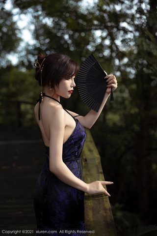 [XiuRen] No.3794 Cheongsam classique violet de la maison privée de la déesse Zhizhi Booty avec une fine culotte transparente montr - 0010.jpg