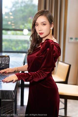 [XiuRen] No.3807 Model Ai Jingxiang Dali Travel Shooting Scarlet Gorgeous Dress with Black Silk Suspenders - 0007.jpg