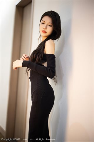 [XiuRen] No.3822 Novo modelo Yuanyuan molho Belle Hangzhou foto de viagem vestido preto elegante com meia-calça preta charmosa - 0001.jpg