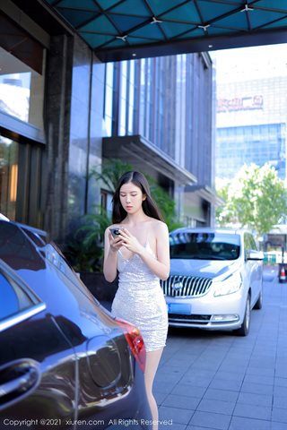 [XiuRen] No.3840 La falda colgante sexy de la habitación privada de la modelo Li Yarou con pantimedias ultrafinas sin carne interi - 0001.jpg