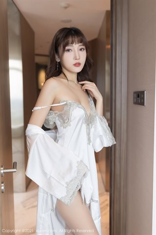 [XiuRen] No.3861 Pyjama à la maison du modèle Lu Xuanxuan thème chambre privée jupe flirtant révélant une photo de tentation-mince - 0005.jpg