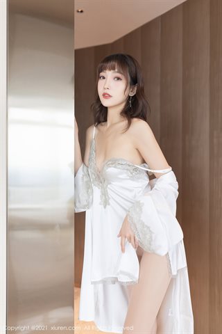 [XiuRen] No.3861 Pijama casero de la modelo Lu Xuanxuan, habitación privada, falda de coqueteo que revela pantimedias ultrafinas, - 0008.jpg