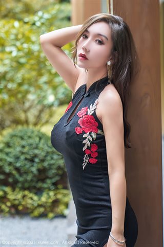 [XiuRen] No.3908 Model Ai Jingxiang Dali travel shoots private room ancient rhyme cheongsam with black silk suspenders - 0012.jpg