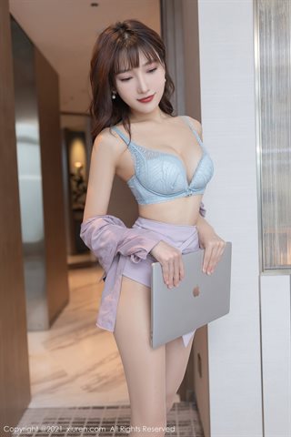 [XiuRen] No.3925 Người mẫu Lu Xuanxuan trở về nhà sau khi tan sở trong phòng riêng với chủ đề nửa kín nửa hở đồ lót sexy không có - 0045.jpg