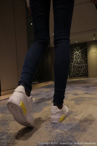 [XiuRen] No.3956 Новенькая модель Blueberry FY в отдельной комнате сняла джинсы и обнажила ультратонкие черные шелковые стринги,. - 0008.jpg