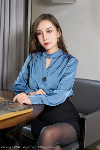 [XiuRen] No.3957 Model Ai Jingxiang Dali travel shoot secretary uniform theme charm black silk show hips and beautiful legs - 0008.jpg