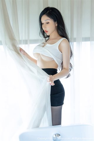 [XiuRen] No.3993 Foto di viaggio del modello Tian Bingbing Sanya gonna corta a tema coordinato in bianco e nero con foto - 0047.jpg
