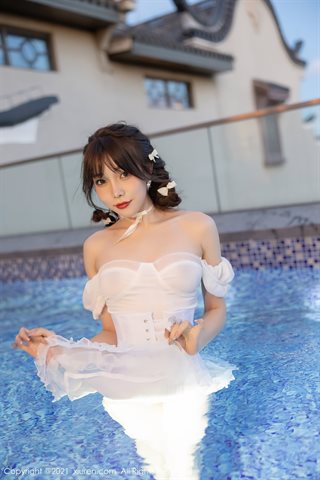 [XiuRen] No.3998 Богиня Жижи Добыча Шэньчжэнь, фото из путешествий, белое платье из тюля у бассейна с открытыми кусочками,, - 0033.jpg