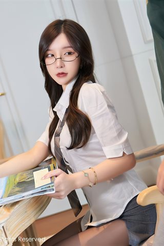 [XiuRen] No.4005 여신 Zhou Yuxi Sandy professional wear 줄거리 테마 검은 색 팬티 스타킹 유혹 사진과 함께 섹시한 속옷 - 0017.jpg