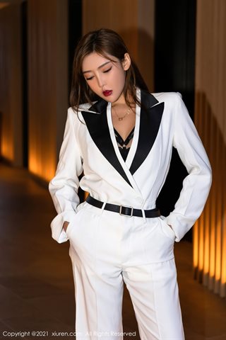 [XiuRen] No.4008 Model cute Chinese medicine baby Sanya travel photo of white sassy suit half-exposed and empty underwear - 0011.jpg