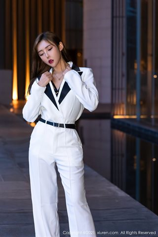 [XiuRen] No.4008 Model cute Chinese medicine baby Sanya travel photo of white sassy suit half-exposed and empty underwear - 0018.jpg