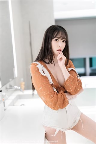 [XiuRen] No.4015 Die sexy Denim-Träger des Privatzimmers des Models Xiaobo Duo zeigen den perfekten Körper, halb entblößtes Gesäß, - 0016.jpg