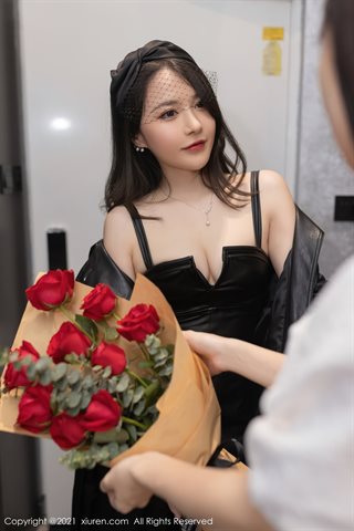 [XiuRen] No.4021 عرض حفلة زوجة عارضة الأزياء كافيار فيش نصف قبالة تظهر صورة إغراء ساخنة للجسم - 0006.jpg