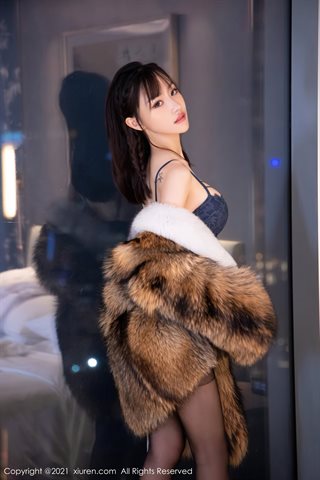 [XiuRen] No.4031 モデルXimenXiaoyuのセクシーなレースの下着と彼女のプライベート毛皮の服の誘惑写真の下の黒いパンスト - 0002.jpg