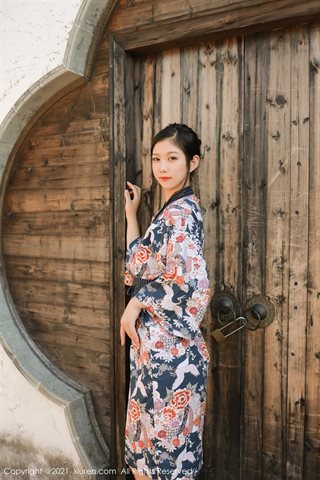 [XiuRen] No.4032 Model Li Yarou Dali Brigade shoots an outdoor photo of taking off the gorgeous kimono and revealing the milk and - 0002.jpg