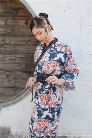 [XiuRen] No.4032 La modelo Li Yarou Dali Brigade toma una foto al aire libre de quitarse el hermoso kimono y revelar las gotas de. - 0006.jpg