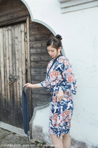 [XiuRen] No.4032 Model Li Yarou Dali Brigade shoots an outdoor photo of taking off the gorgeous kimono and revealing the milk and - 0007.jpg