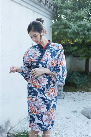 [XiuRen] No.4032 Model Li Yarou Dali Brigade shoots an outdoor photo of taking off the gorgeous kimono and revealing the milk and - 0009.jpg