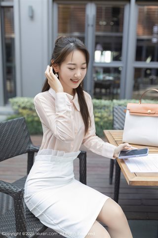 [XiuRen] No.4045 Phòng riêng của người mẫu Tang Anqi gợi cảm với áo hồng và váy ngắn trắng hờ hững khoe thân hình hoàn hảo đầy cám - 0006.jpg