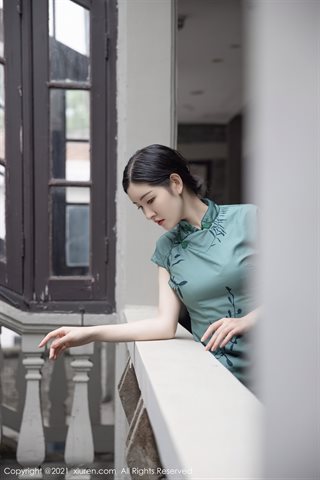 [XiuRen] No.4048 Model Shen Mengyao's private room classical romantic cheongsam with ultra-thin meat silk pantyhose half off - 0001.jpg