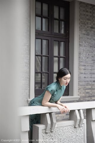[XiuRen] No.4048 Cheongsam romántico clásico de la habitación privada de la modelo Shen Mengyao con pantimedias de seda de carne - 0005.jpg