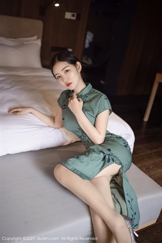 [XiuRen] No.4048 Model Shen Mengyao's private room classical romantic cheongsam with ultra-thin meat silk pantyhose half off - 0023.jpg