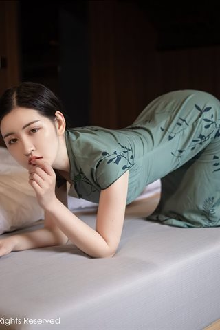 [XiuRen] No.4048 Model Shen Mengyao's private room classical romantic cheongsam with ultra-thin meat silk pantyhose half off - 0024.jpg