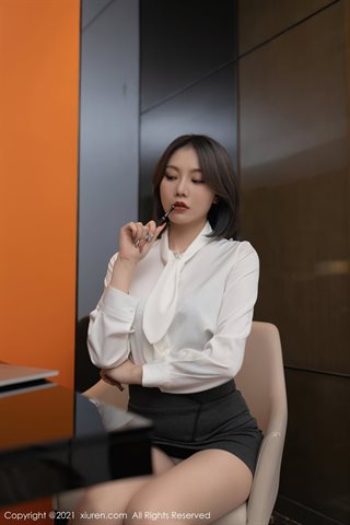 [XiuRen] No.4051 Model Enron Maleah Chongqing travel shoot overtime theme short skirt under the open file sultry and tempting - 0006.jpg