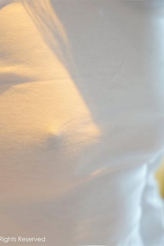 [XiuRen] No.4071 Em bé người mẫu Zhou Muxi trong trang phục áo trắng và quần lửng lụa trắng - 0083.jpg