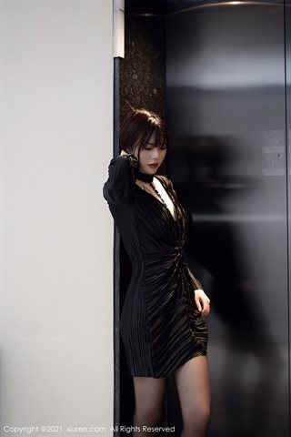 [XiuRen] No.4080 Modelo Arude Weiwei roupas charmosas e multicoloridas meia-exposta lingerie sexy seda preta belas pernas tentação - 0008.jpg