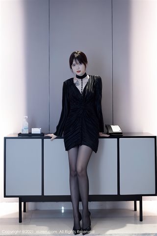 [XiuRen] No.4080 Modelo Arude Weiwei roupas charmosas e multicoloridas meia-exposta lingerie sexy seda preta belas pernas tentação - 0009.jpg