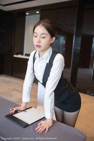 [XiuRen] No.4083 Model a sweet egg yolk a conference room theme short skirt without inner black pantyhose extreme temptation photo - 0002.jpg