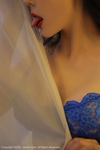 [XiuRen] No.4118 Model Tian Bingbing Sanya foto perjalanan pakaian seksi berongga biru dengan pantyhose hitam menunjukkan bokong - 0027.jpg