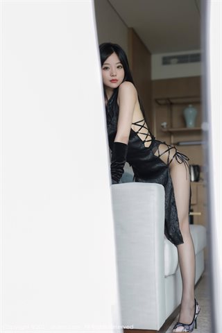 [XiuRen] No.4125 Modelo She Bella Bella cheongsam de rima antigua de apertura alta negra con pantimedias negras muestra la foto de - 0031.jpg