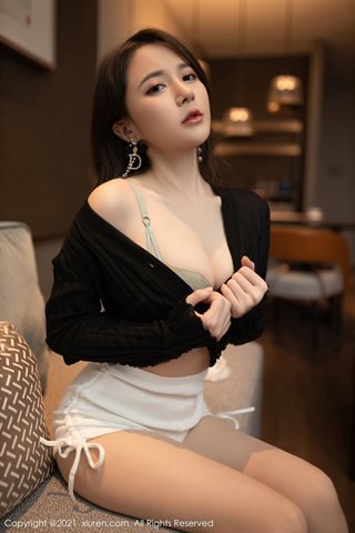 [XiuRen] No.4139 मॉडल कैवियार फिश जिआंगसु, झेजियांग और शंघाई यात्रा फोटो निजी कमरे में सफेद शॉर्ट स्कर्ट उतारने के लिए शूट करती है - 0039.jpg