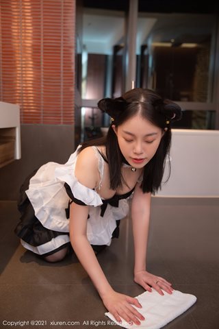 [XiuRen] No.4153 Model a sweet egg yolk a late-night maid service theme low-cut outfit lace suspenders temptation photo - 0066.jpg