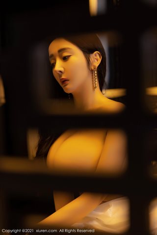 [XiuRen] No.4155 Le modèle Yuner Chengdu photo de voyage salle de bain privée enlève sa robe blanche pour révéler une silhouette - 0053.jpg