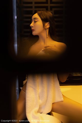 [XiuRen] No.4155 Le modèle Yuner Chengdu photo de voyage salle de bain privée enlève sa robe blanche pour révéler une silhouette - 0064.jpg