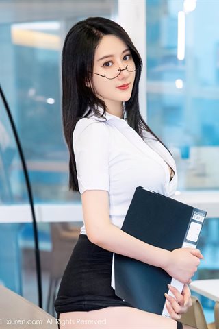 [XiuRen] No.4164 モデルSuXiaomanbabyfaceクラシックな白いシャツの黒いスカートがふっくらとした姿を見せて魅力的な誘惑写真 - 0055.jpg