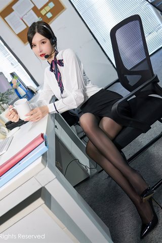 [XiuRen] No.4177 Déesse Zhou Yuxi Sandy chemise blanche avec jupe courte noire ne montrant aucun collant noir en lin photo - 0014.jpg