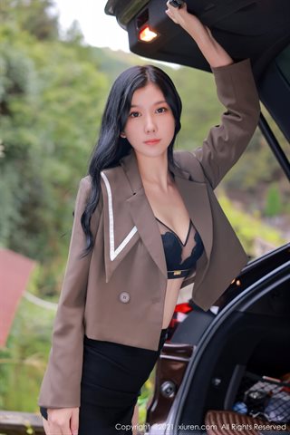 [XiuRen] No.4179 모델 Li Yarou 182CM 야외 자동차 촬영 검은 스타킹으로 섹시한 란제리 매력적인 유혹 사진 - 0011.jpg