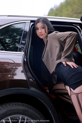 [XiuRen] No.4179 모델 Li Yarou 182CM 야외 자동차 촬영 검은 스타킹으로 섹시한 란제리 매력적인 유혹 사진 - 0021.jpg
