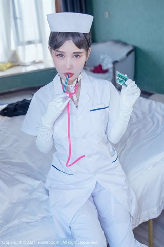 [XiuRen] No.4187 熱い体と巨乳の誘惑写真を示す新しいモデルXiaMomotife個室白いセクシーな看護師の衣装 - 0002.jpg