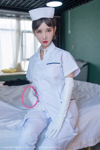 [XiuRen] No.4187 熱い体と巨乳の誘惑写真を示す新しいモデルXiaMomotife個室白いセクシーな看護師の衣装 - 0006.jpg
