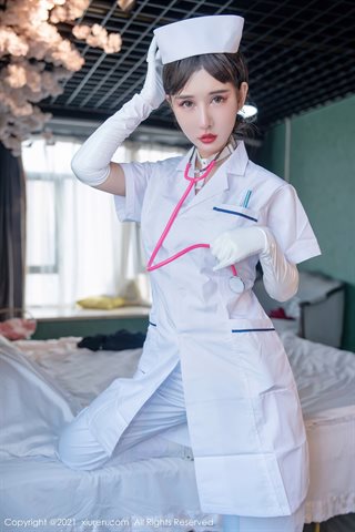 [XiuRen] No.4187 Neues Model Xia Momo im Privatzimmer, weißes, sexy Krankenschwester-Outfit mit heißem Körper und großen Brüsten, - 0009.jpg