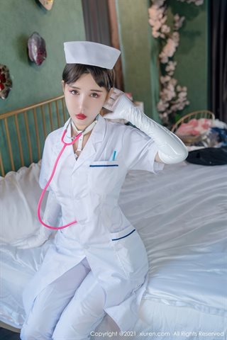[XiuRen] No.4187 熱い体と巨乳の誘惑写真を示す新しいモデルXiaMomotife個室白いセクシーな看護師の衣装 - 0011.jpg