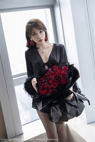 [XiuRen] No.4205 Goddess Zhizhi Booty очаровательное и красочное черное платье с черными колготками наполовину знойное - 0006.jpg